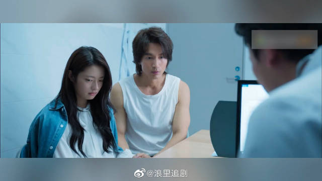 《夏花》何冉病情恶化,萧寒带她看医生但何冉拒绝验血……_新浪新闻