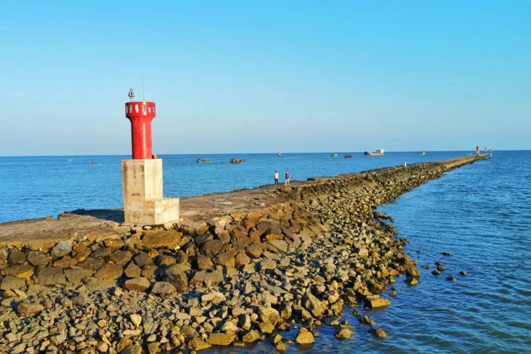 企沙镇网红长堤.钟馥蔚摄