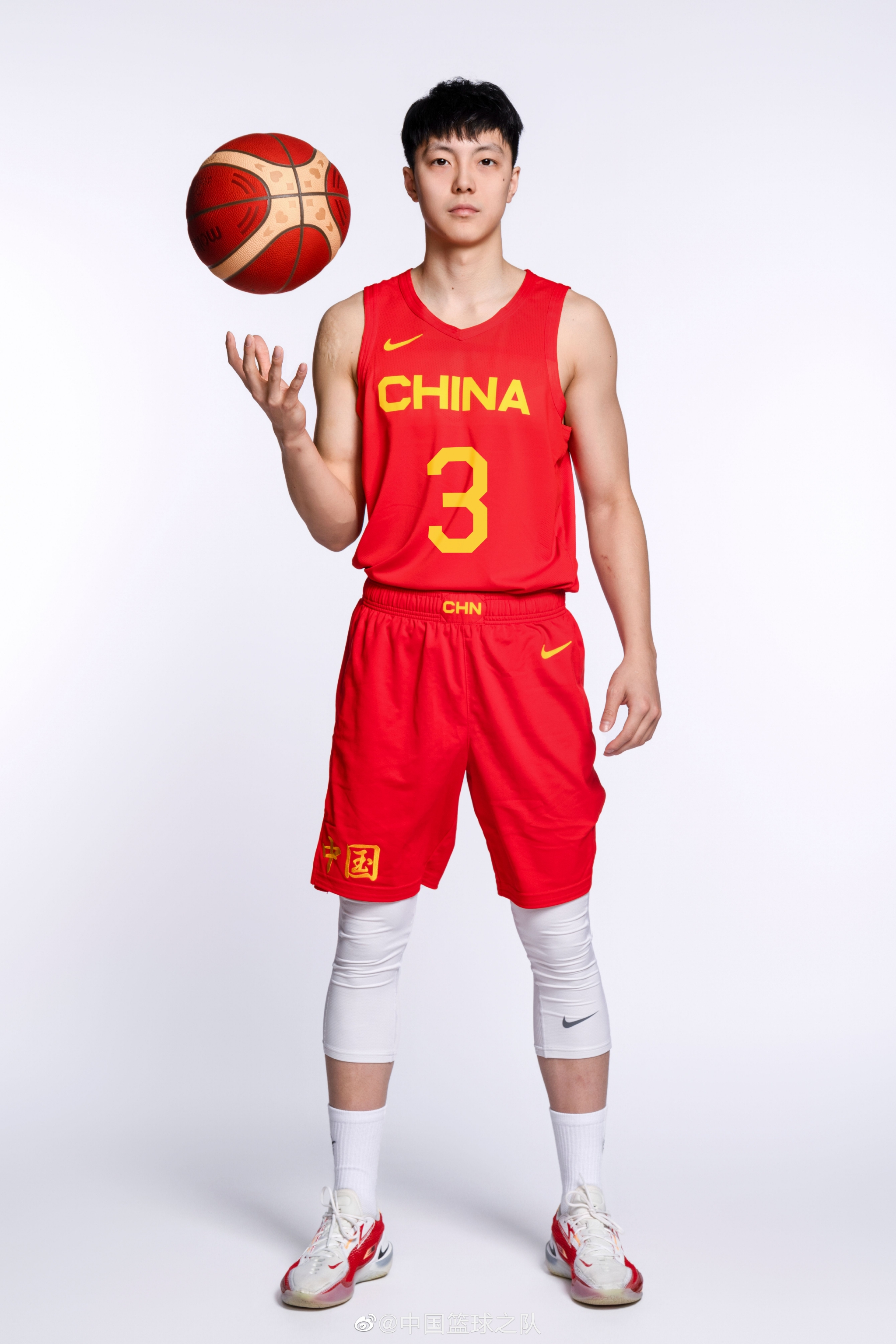 中国篮球之队发布男篮众将定妆照