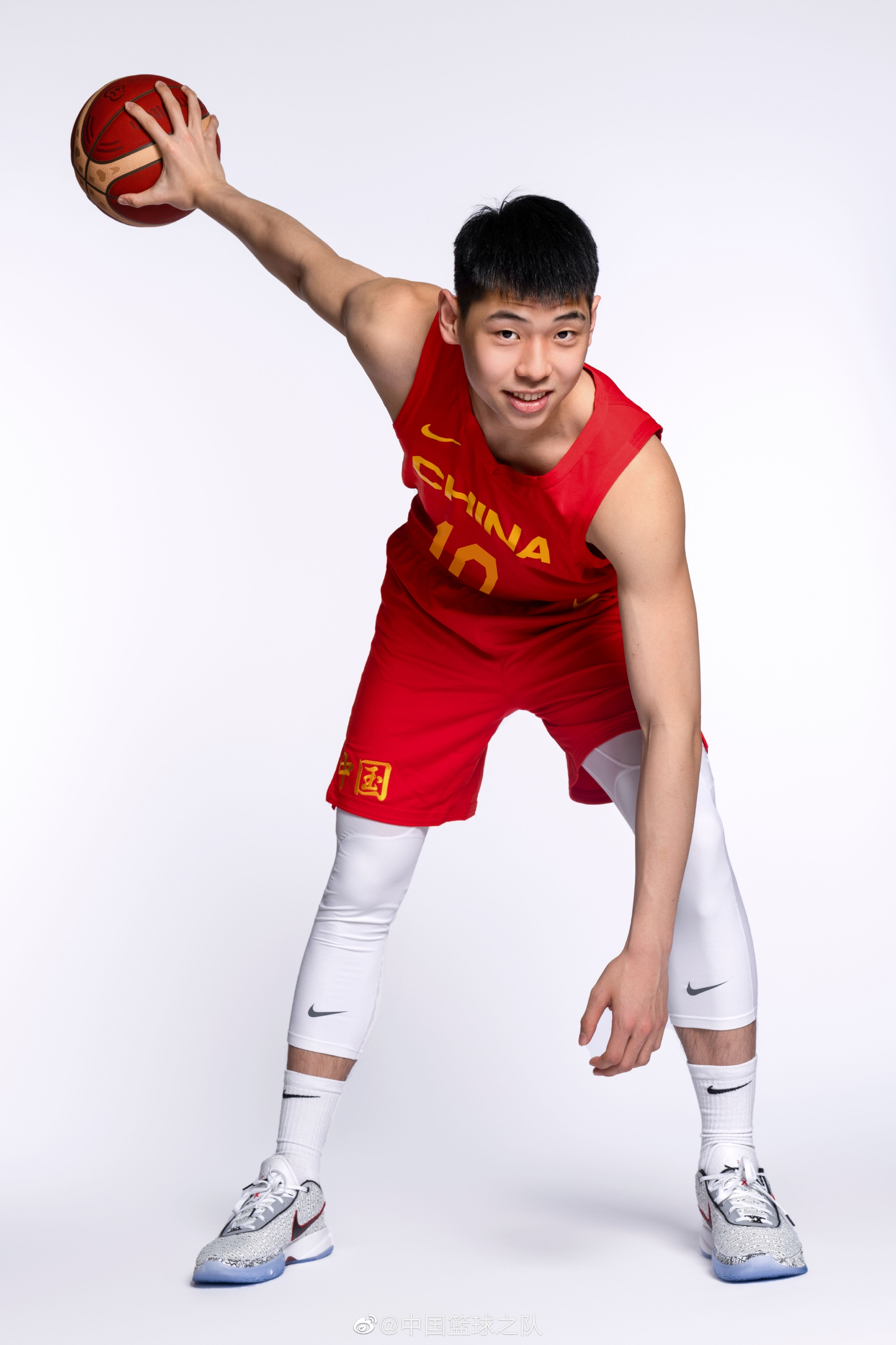 谁最帅?中国篮球之队发布男篮众将定妆照|中国篮球|男篮众将_新浪新闻