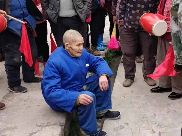 老人被确认车祸死亡 11年后死而复生，天大的误会是如何造成的？