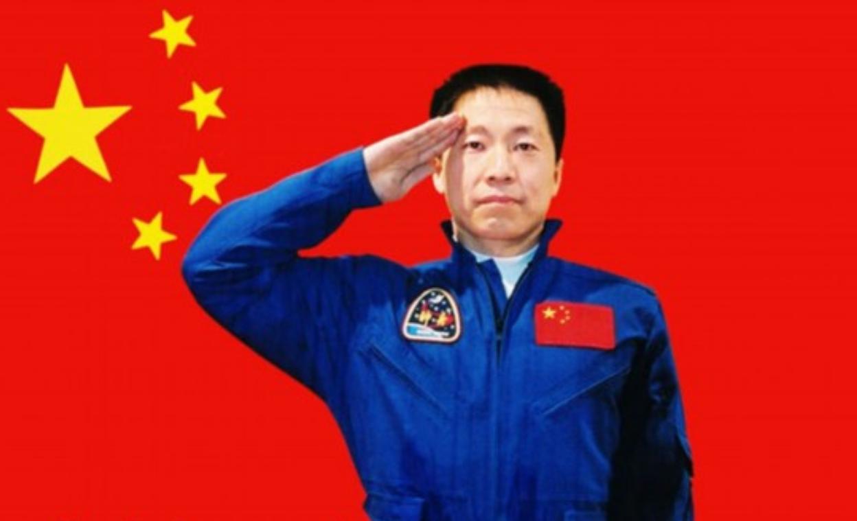 2003年10月15日,神舟五号飞船发射上天,英雄杨利伟为国出征|杨利伟|神舟五号_新浪新闻