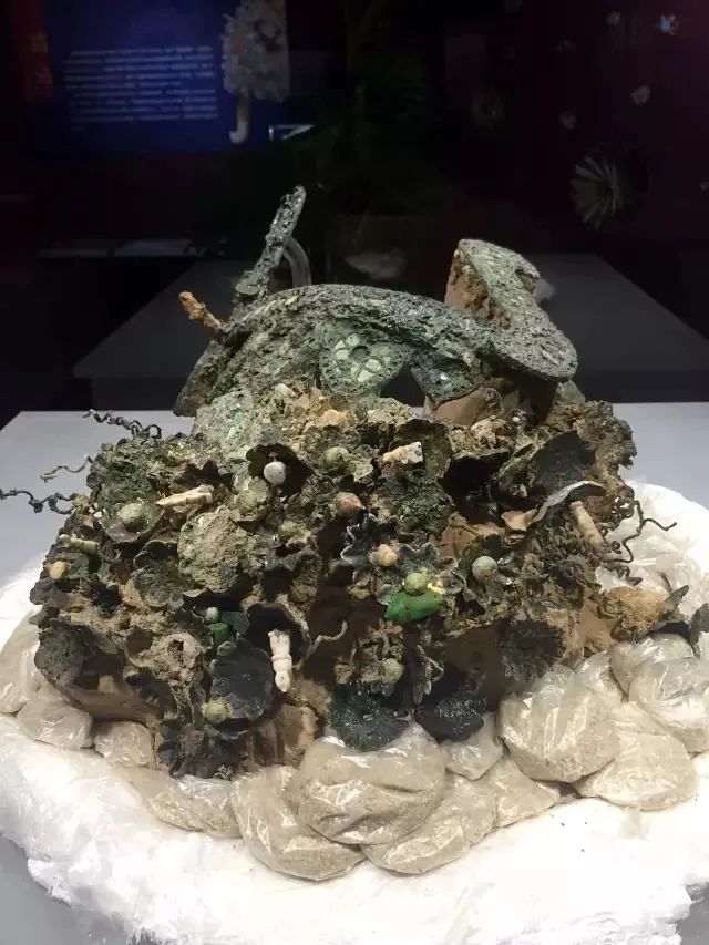 隋炀帝墓出土的萧后凤冠原件. 图片来源:扬州博物馆