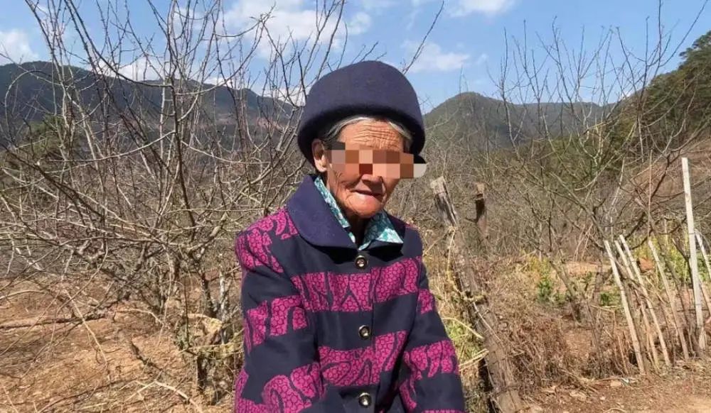 “资助老人3000元，摆拍后收回2800元”主播被曝假慈善，网友怒了休闲区蓝鸢梦想 - Www.slyday.coM