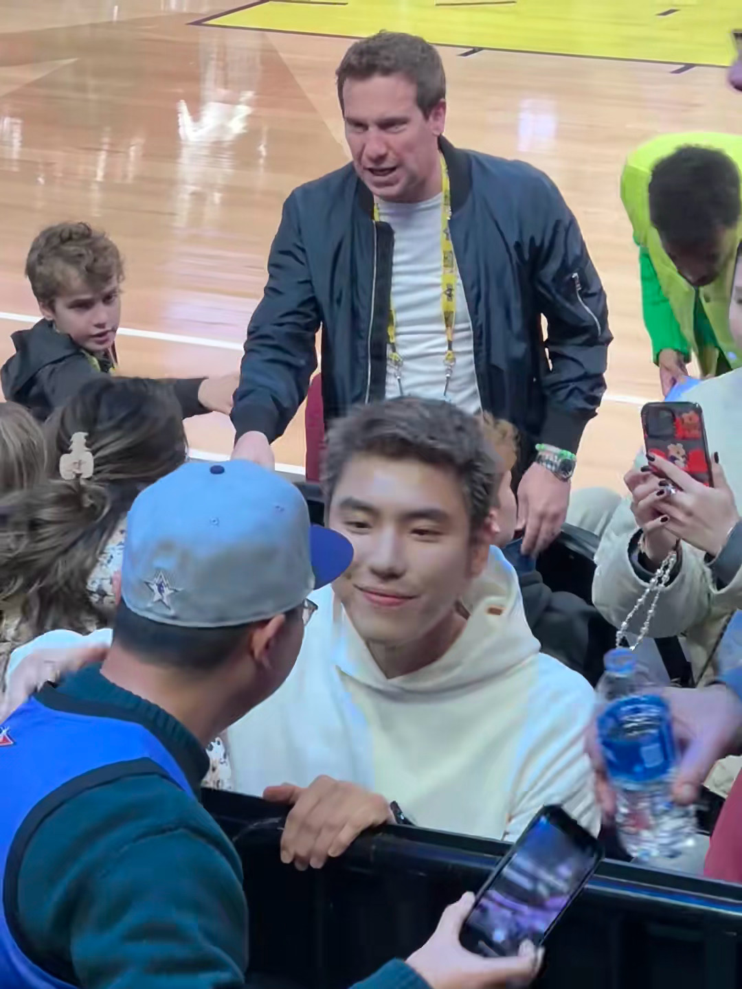 网友美国偶遇王子异合照,看live图还是想说王子异你糊涂啊|王子异