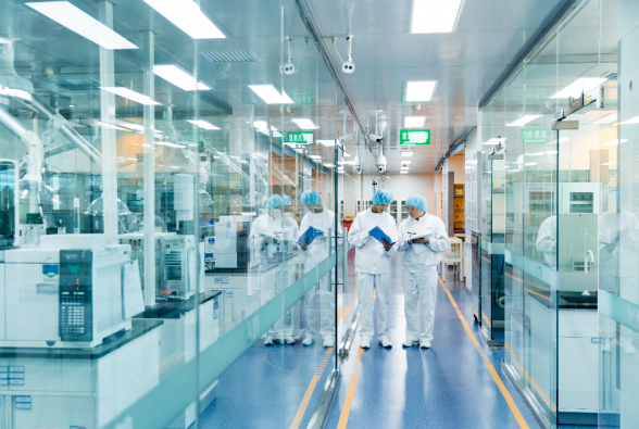 奶粉"新国标"正式实施 婴幼儿奶粉行业迎来拼"科研"时代__财经头条