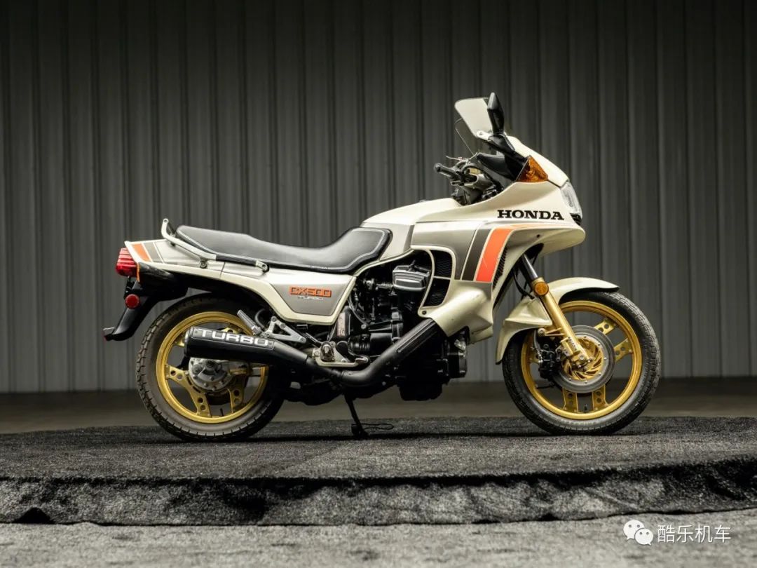 世界首次量产的涡轮增压摩托车,本田cx500tc | 酷乐机车|摩托车_新浪