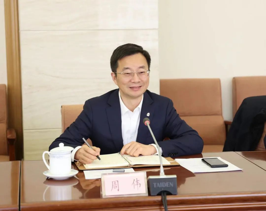 周伟介绍了近年来昆山经济社会发展的基本情况,昆山与"华灿奖"的合作