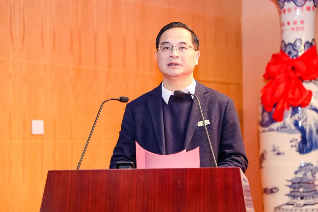 厦门大学党委常委,副校长邱伟杰在《百年巨匠-陈嘉庚》开机仪式上致辞