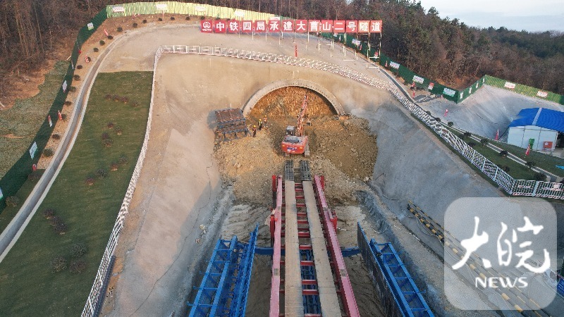 巢马铁路江北段重点控制工程隧道顺利进洞
