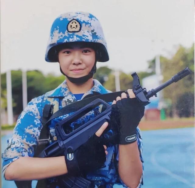 医学院高材生到海军通信女兵这个姑娘有点飒