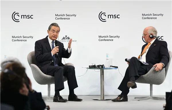 王毅在第59届慕尼黑安全会议上发言 图源:外交部网站