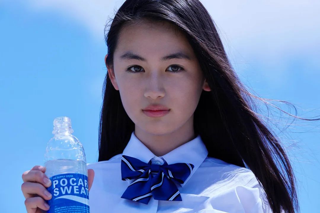 "初恋"八木莉可子|赏色__财经头条