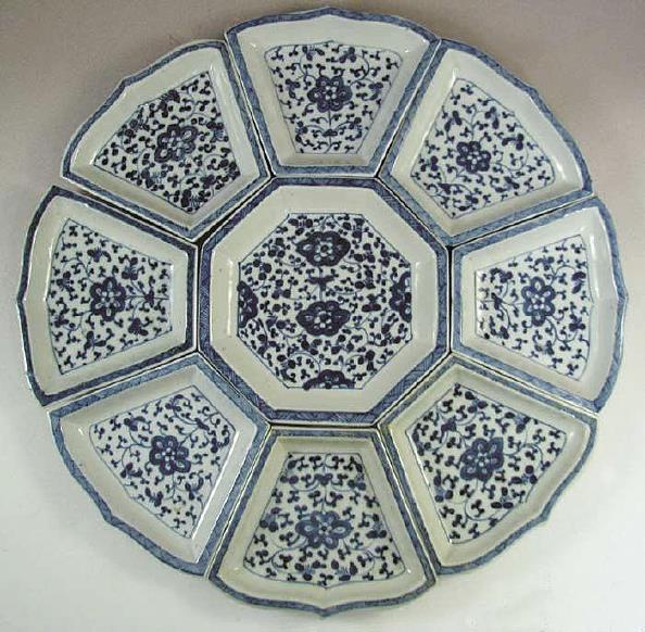 青花缠枝莲纹九子攒盘