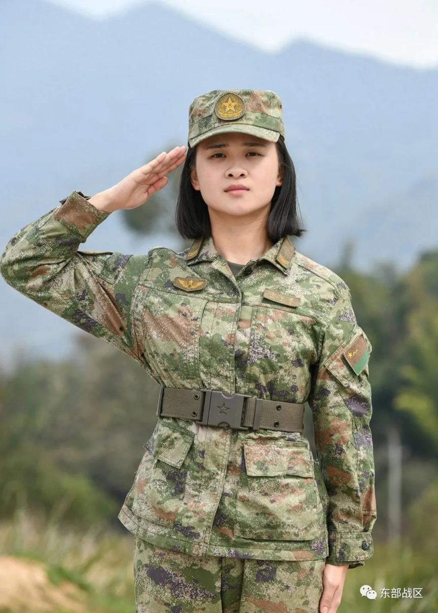 这3名女兵的履历真不简单……__财经头条