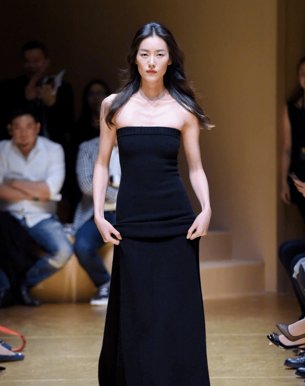 一篇读懂（时装周奇葩高跟鞋）时装周奇葩设计，(图8)