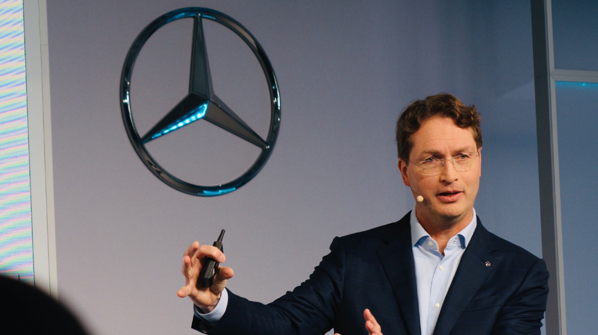 刘强东卸任京东法定代表人、执行董事、总经理,仍保有79%投票权