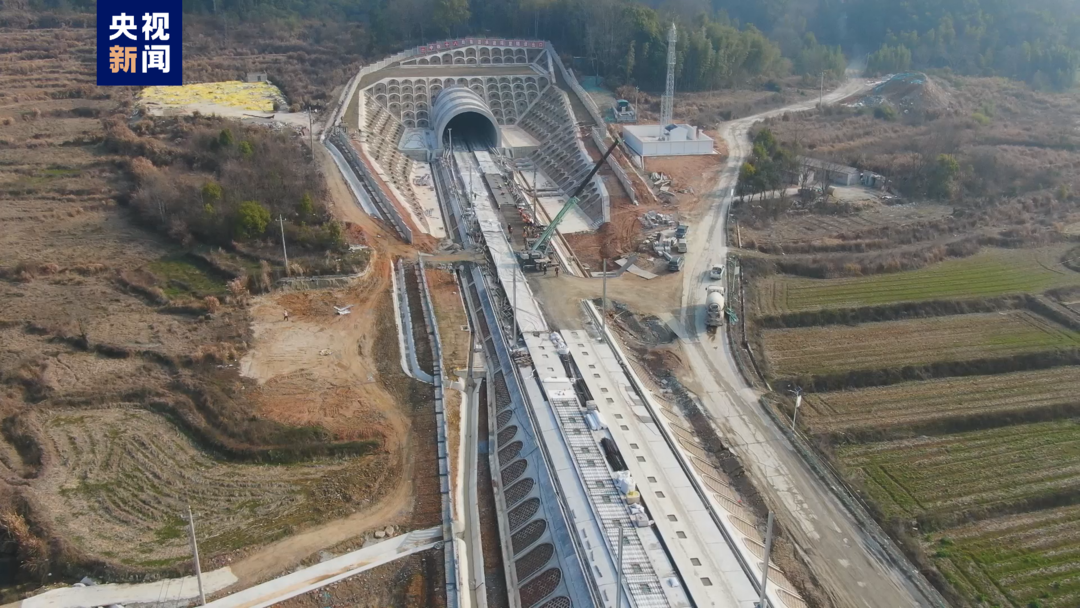 昌景黄高铁江西段最长隧道无砟轨道铺设完成|高铁|轨道|瑶里_新浪新闻