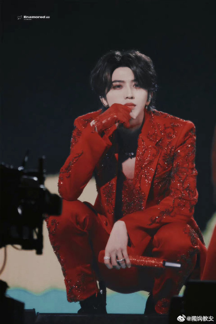 蔡徐坤ins晒演唱会彩排照 蔡徐坤ins更新分享深夜彩排照……