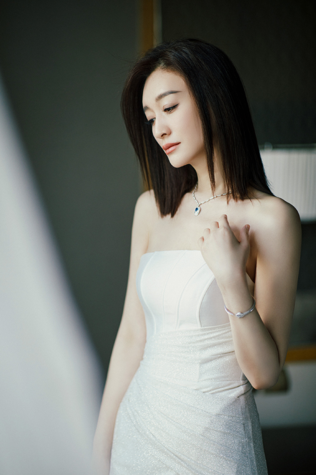 李小冉抹胸白色长裙造型,她的身材气质脸蛋极品……|李小冉|抹胸|脸蛋