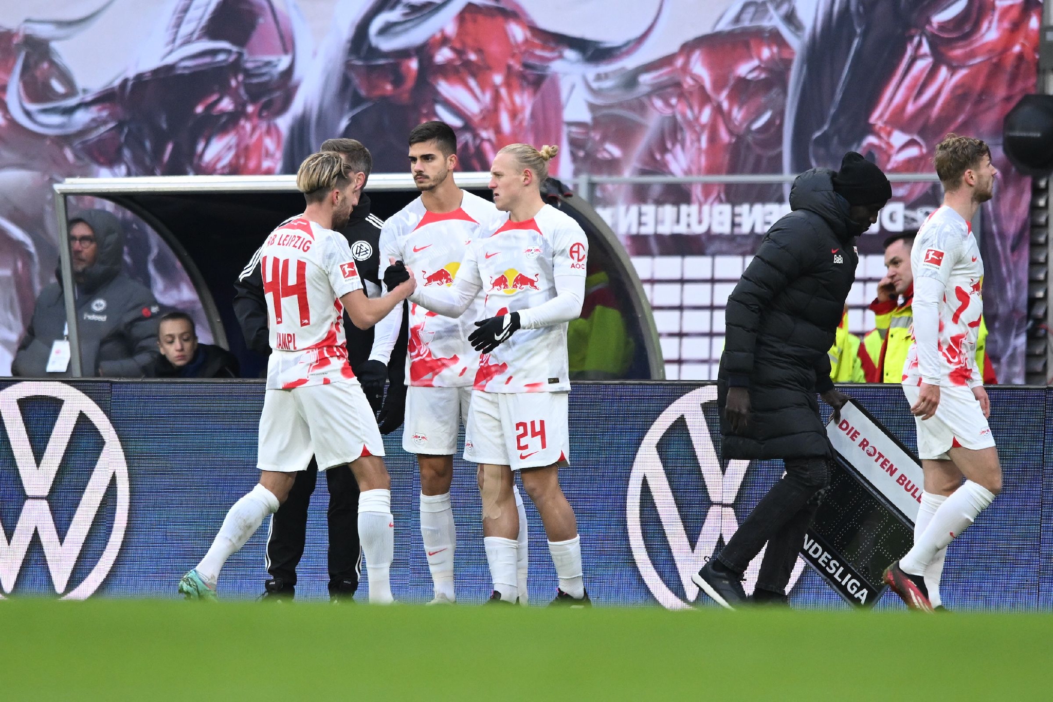 莱比锡红牛主场2:1战胜法兰克福队……|莱比锡|法兰克福队_新浪新闻