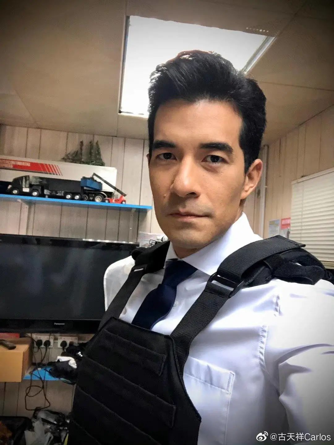 涉事的大埔龙尾村的村屋单位,原来香港混血艺人古天祥于2021年曾租住