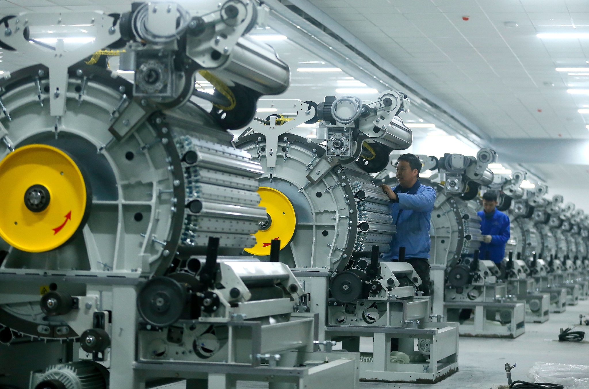 青岛即墨:智能生产线 技工组装忙|智能工厂_新浪财经_新浪网