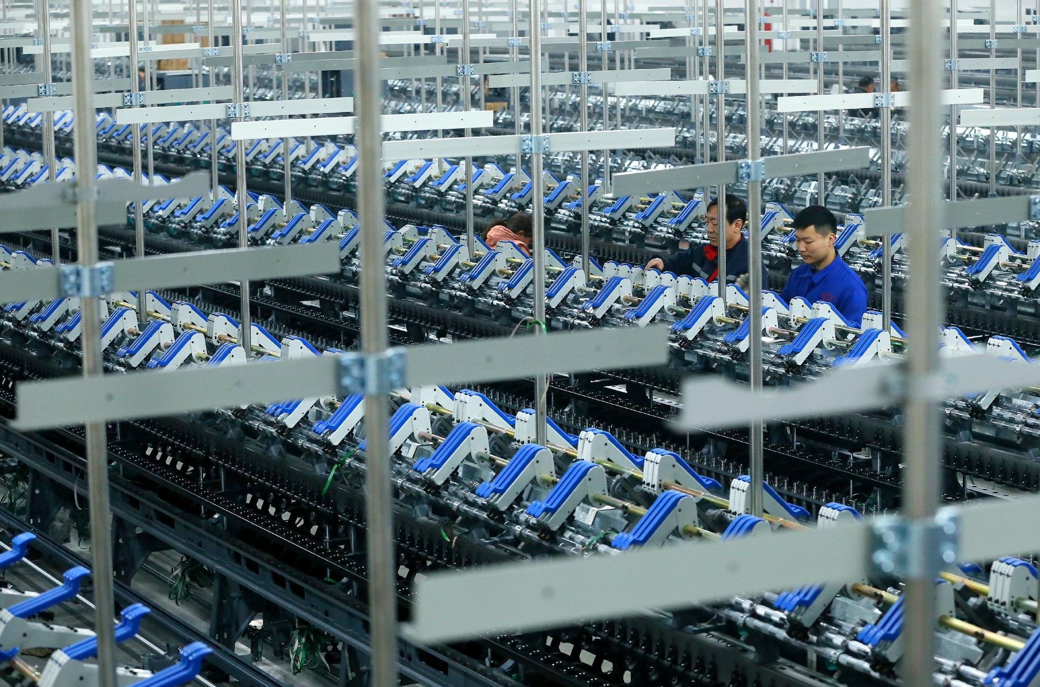 青岛即墨:智能生产线 技工组装忙