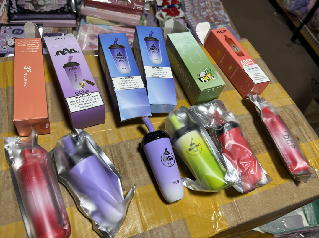 电子烟化身奶茶杯可乐罐卡通玩具迷惑青少年查你没商量