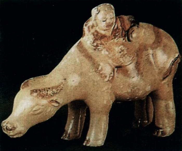 〔圖四〕 釉陶牧童騎牛俑&nbsp;清代「戴安娜」號沉船出水&nbsp;採自前揭周世榮、魏止戈《海外瓷珍與海底瓷都》，第113頁