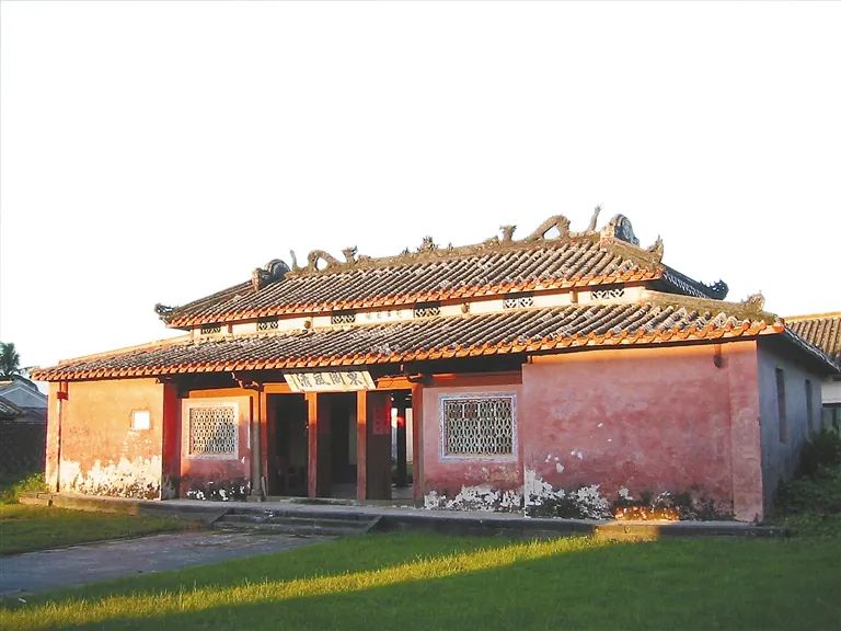 定安县雷鸣镇龙梅村王弘诲故居的"八角殿".海南日报记者 陈耿 摄