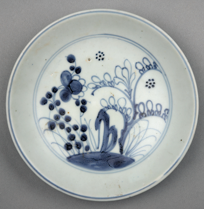 〔圖五：2〕 青花玉蘭牡丹紋盤&nbsp;邵壯拍攝&nbsp;「泰興號」沉船出水瓷器，中國國家博物館藏