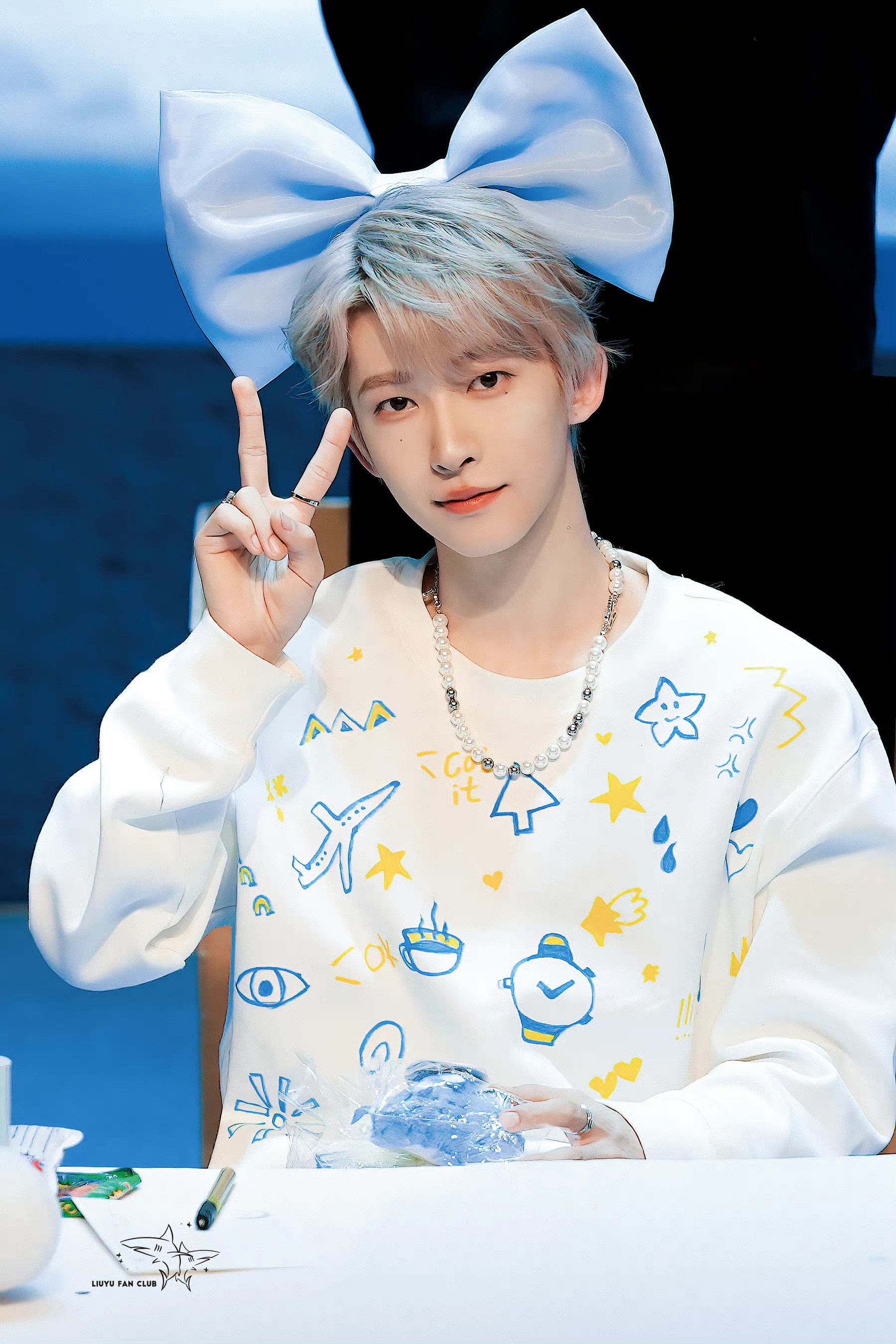 我们欣赏身处困境仍能微笑的人,欣赏能从痛苦中聚集力量……|刘宇