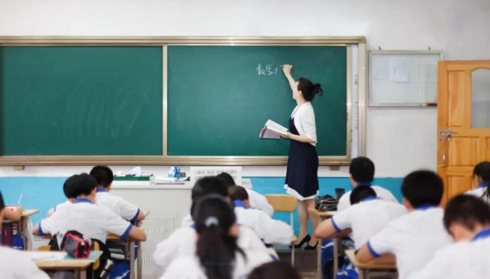专家建议建议小学教育年限缩短到5年，2035年人口存量较2020年预计减少1亿人