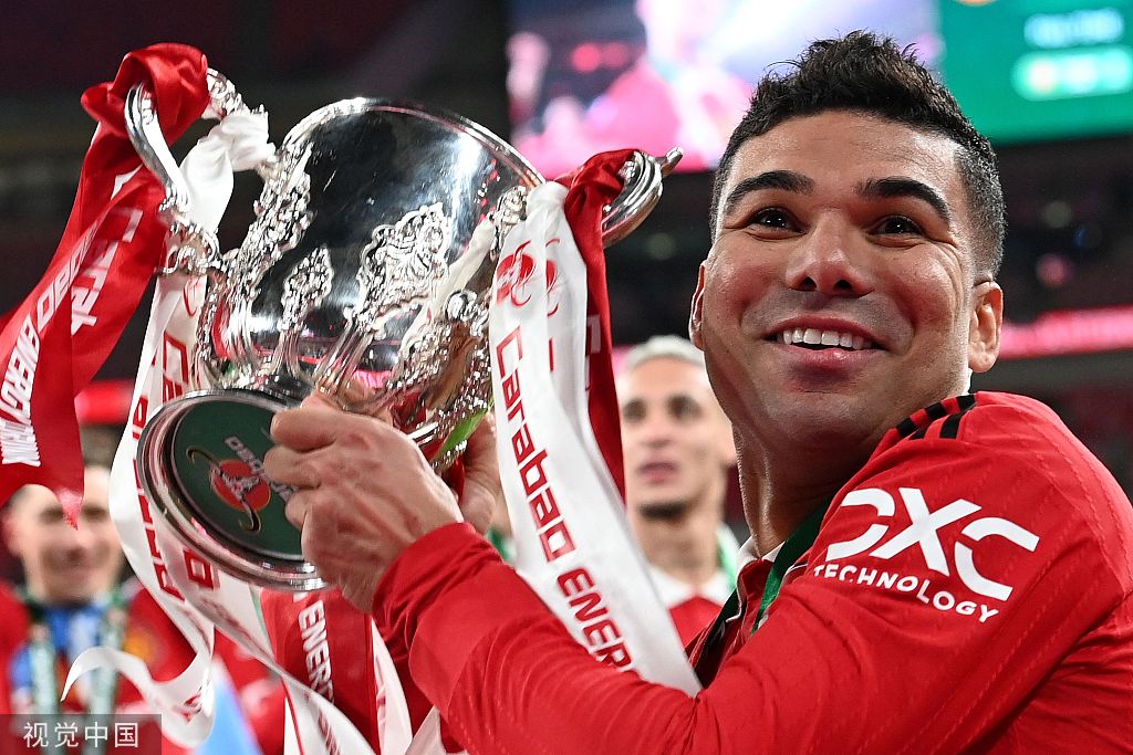 曼联捧起联赛杯冠军结束6年无冠滕哈格的时代开始了