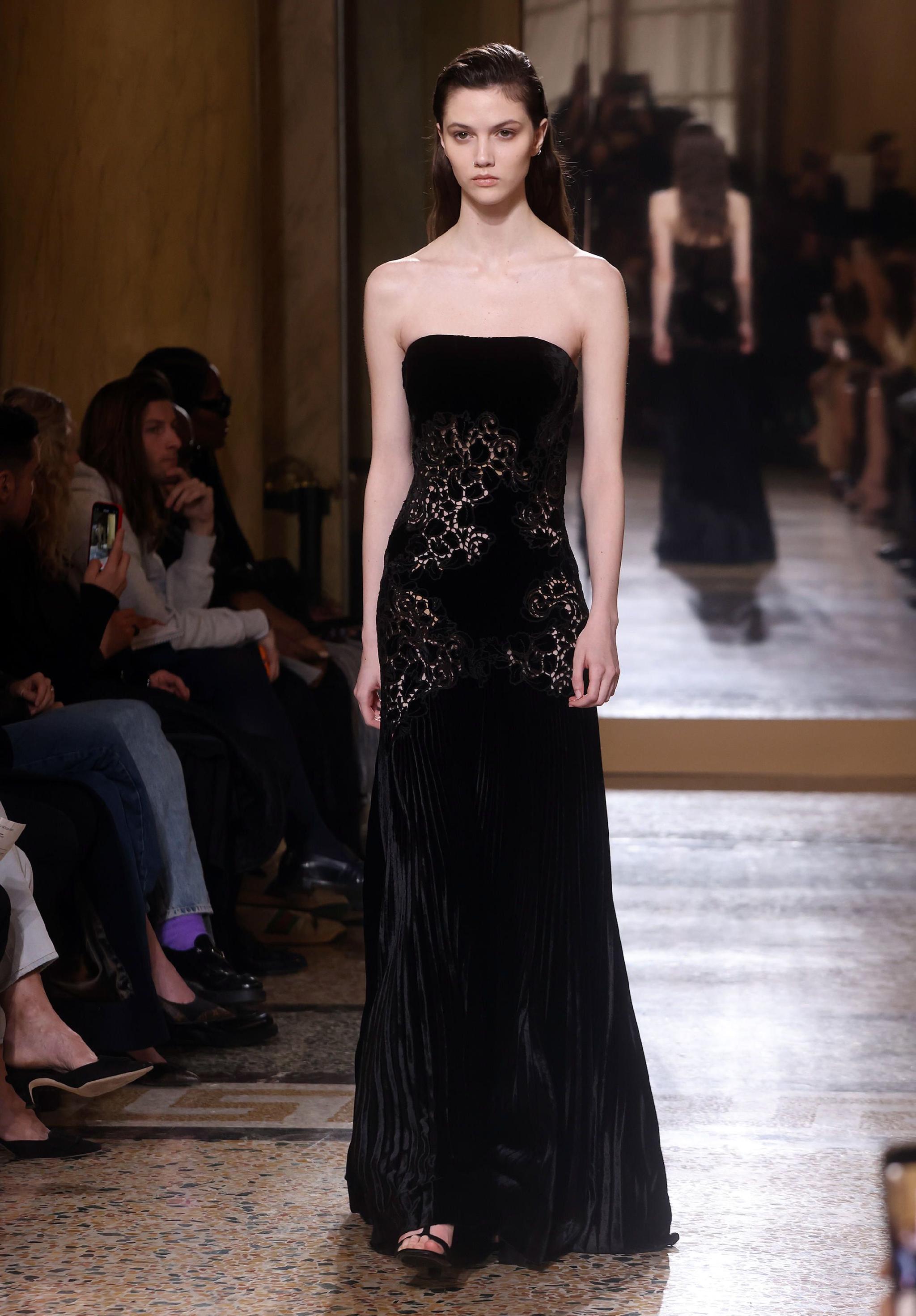 米兰时装周——ermanno scervino品牌时装秀__财经头条