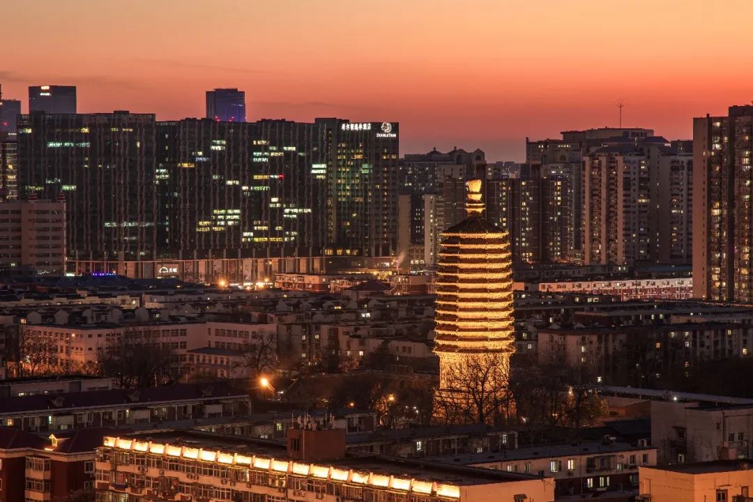 《夜色中的天宁寺塔》吴鲁萍 摄