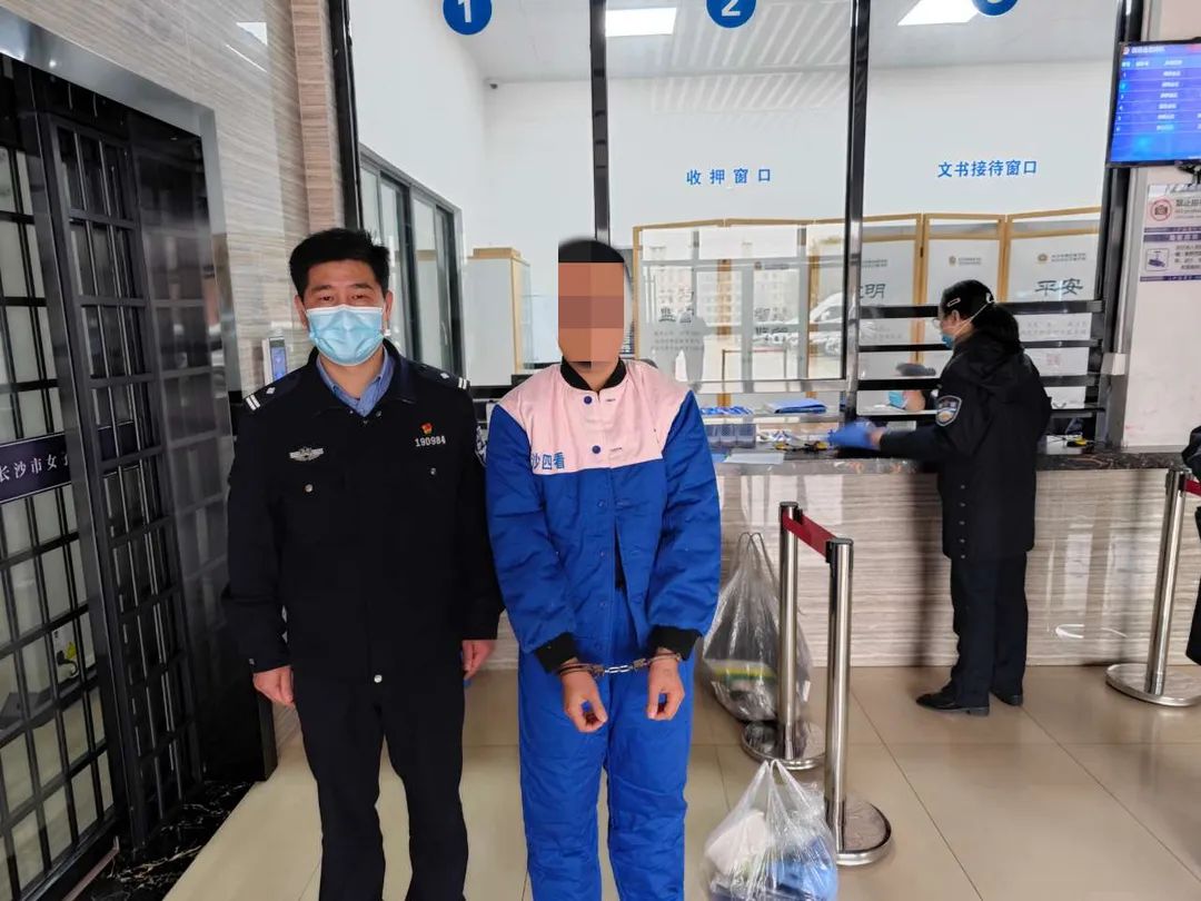 犯罪嫌疑人何某落网