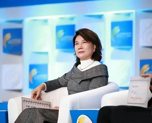 董明珠与下属王自如谈恋爱?网友爆料细节满满,当事人已否认__财经头条