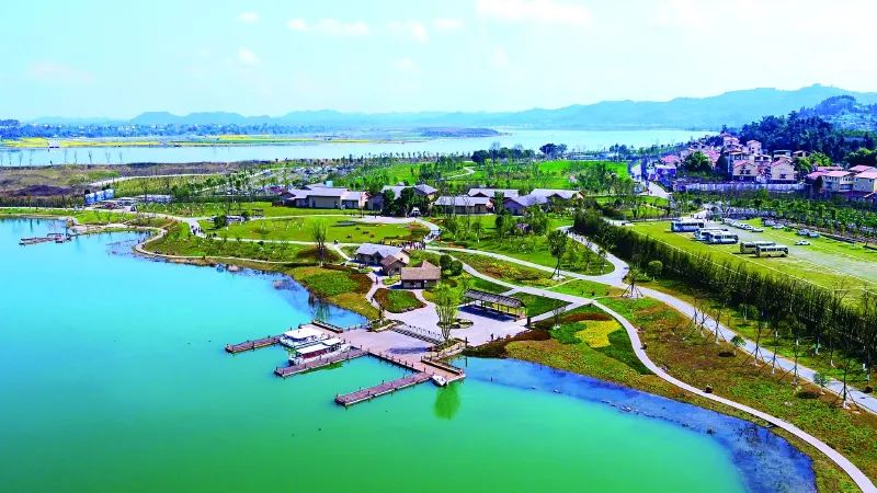 中法农业科技园凤仪湾水镇一期项目:6个作业面同步施工 整体工程进度达90%|南充日报|水镇|农业科技园_新浪新闻