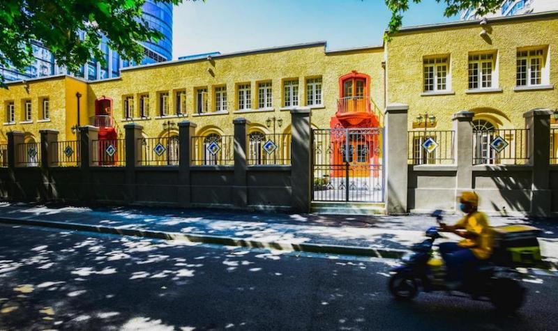 杨朕先生拍摄的南京中华路民国建筑,基督教青年会中学旧房新颜.