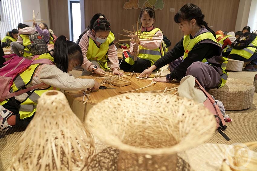 重庆北碚:学习竹编技艺 感受传统文化|柳编|重庆市_新浪新闻