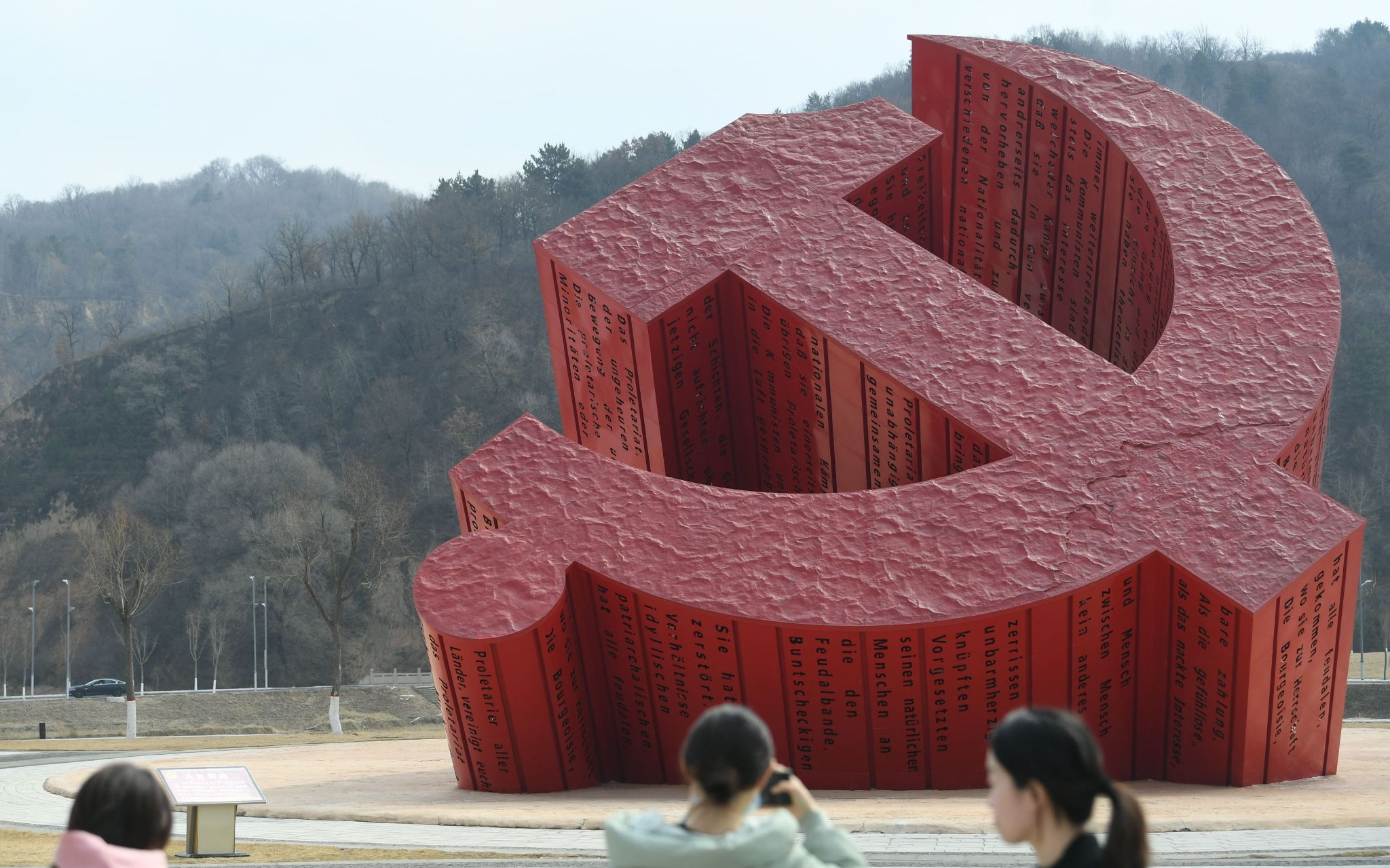 看振兴 陕西行丨今日南泥湾,红色旅游让年轻人"回流"_新浪财经_新浪网