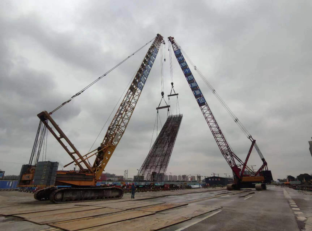 地下连续墙钢筋笼吊装中