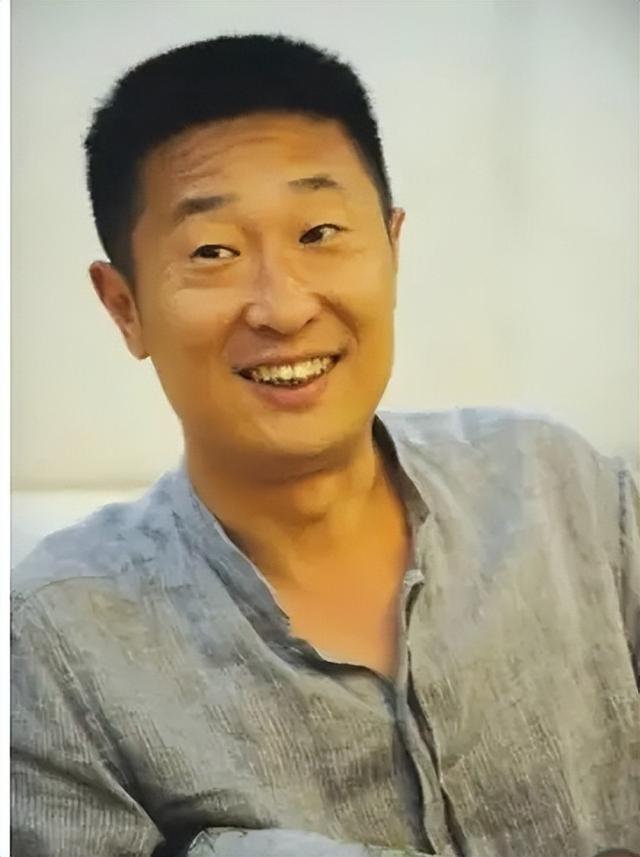 林永健:34岁闪婚美女军花,两次痛失爱子,因为"抠"差点离婚 ._小百科