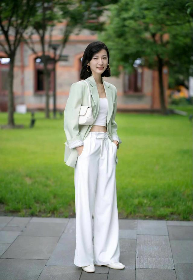 裤子穿“长一点”还是“短一截”？让杭州女生的街拍告诉你答案休闲区蓝鸢梦想 - Www.slyday.coM