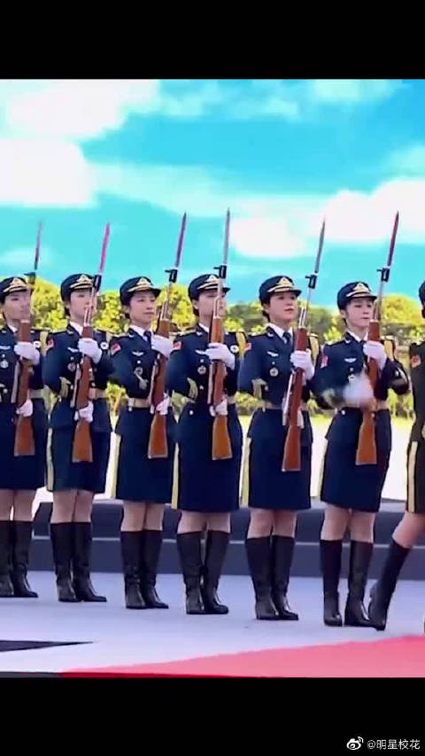又美又飒！仪仗队女兵枪操表演太好看！大爱，赞了！|仪仗队女兵|人民日报_新浪新闻