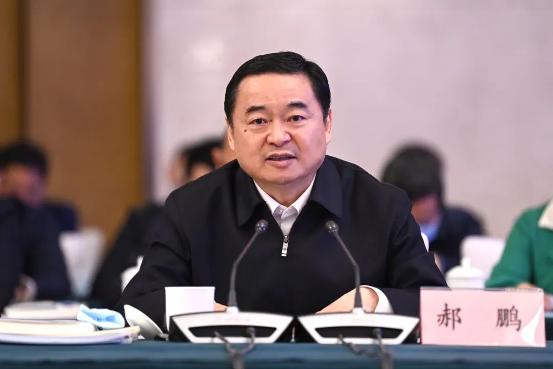 省委书记,省人大常委会主任郝鹏主持会议并讲话.