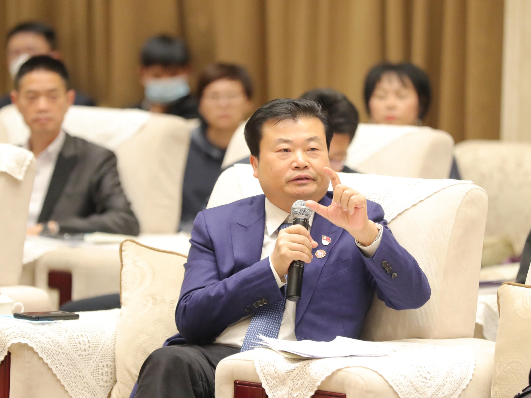 春节假日制度改革呼声高 全国人大代表李楚源建议将春节假期延长至9天，元宵节再放假1天