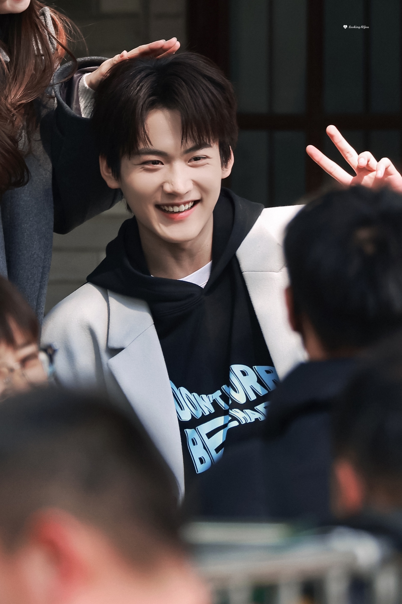 周柯宇今日份饭拍路透 周柯宇你笑的好开心……|周柯宇|柯宇_新浪新闻